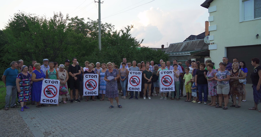 В Краснодаре жители Восточно-Кругликовского микрорайона попросили помощи у губернатора Кубани. Их дома хотят снести для строительства трамвайной ветки