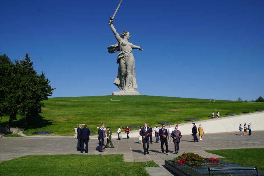 На Мамаевом кургане открыли памятник солдатам из Адыгеи, защищавшим Сталинград