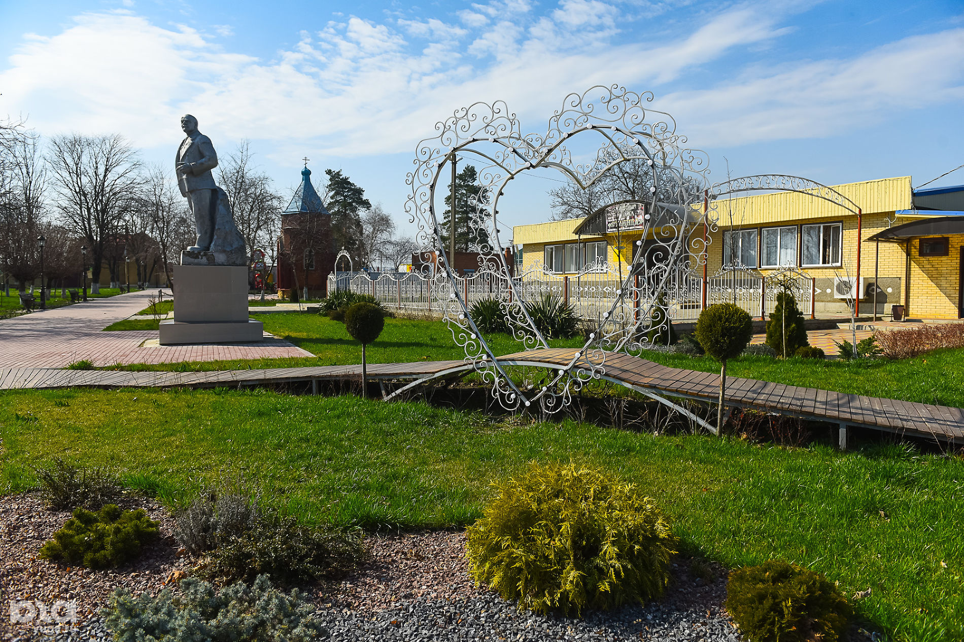 Станица тбилисская краснодарский. Краснодарский край Тбилисский район станица Тбилисская. Станица Тбилисская парк. Парк Гречишкина в Тбилисской. Станица Тбилисская достопримечательности.