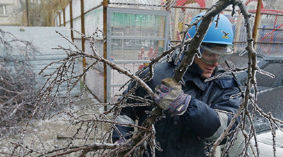 Ликвидация последствий ледяного дождя в Краснодаре © Влад Александров, ЮГА.ру