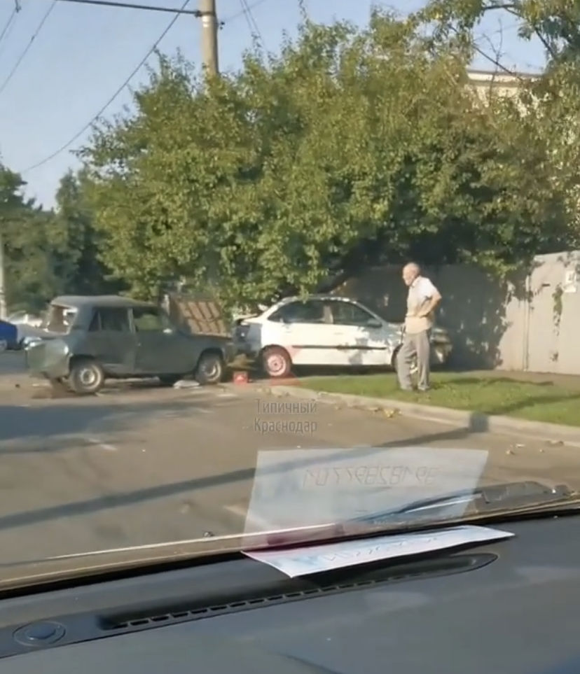 В массовом ДТП в Краснодаре пострадали 7 автомобилей