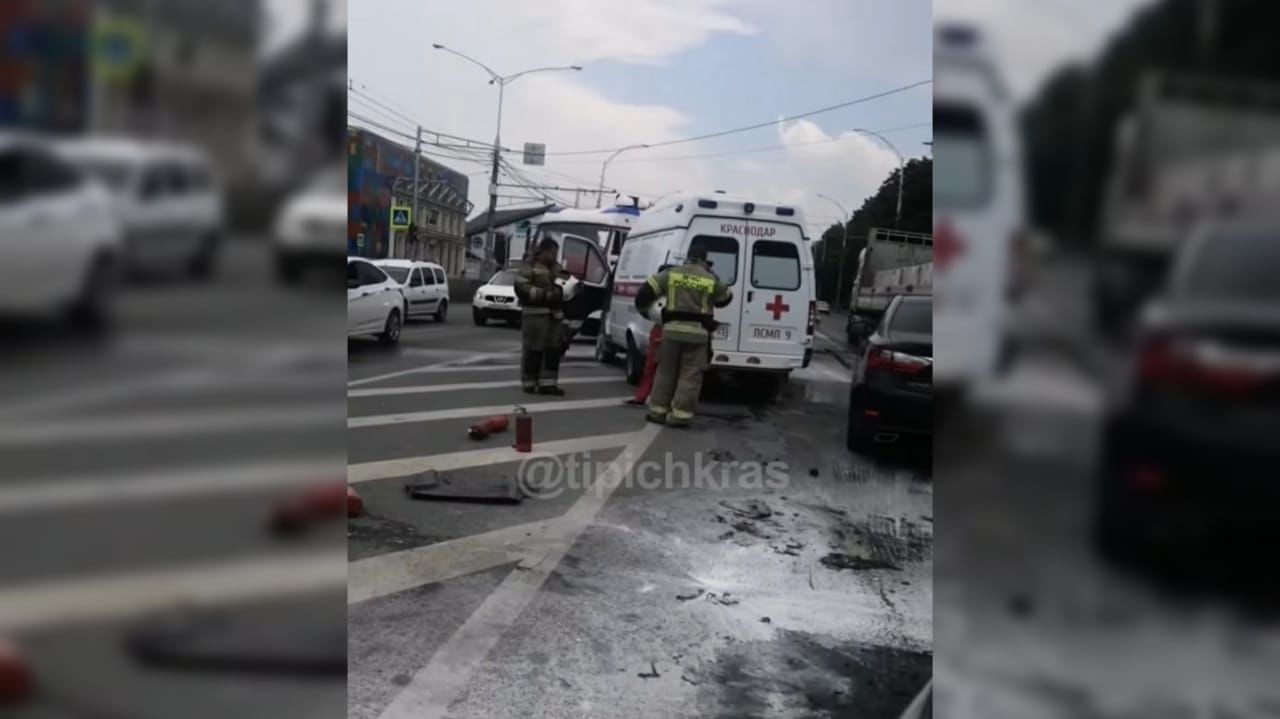 В Краснодаре загорелась машина скорой помощи | 25.06.2021 | Краснодар -  БезФормата