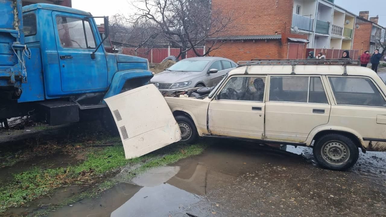 Подросток на «Жигули» попал в аварию в Краснодарском крае