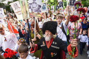 Акция "Бессмертный полк" в Краснодаре © Елена Синеок, ЮГА.ру