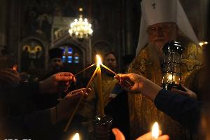 Вифлеемский огонь привезли в Краснодар © Алёна Живцова, ЮГА.ру