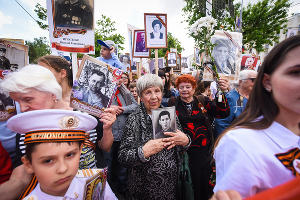 Акция "Бессмертный полк" в Краснодаре © Елена Синеок, ЮГА.ру