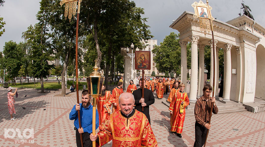 Крестный ход в память о царской семье в Краснодаре © Михаил Ступин, ЮГА.ру