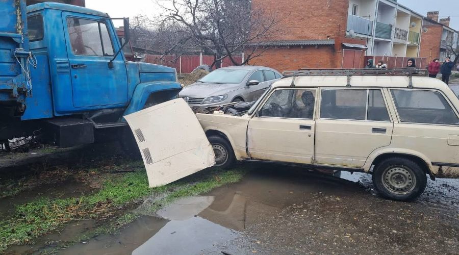 ДТП с несовершеннолетним водителем в Вимовце © Фото ОГИБДДД ОМВД по Усть-Лабинскому району из телеграм-канала t.me/gibdd123ustlab