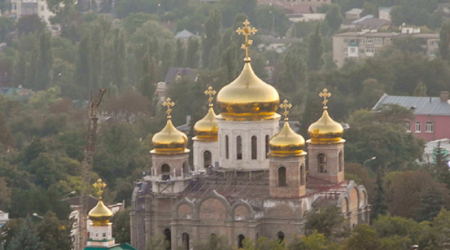 Храмы пятигорска расписание. Спасский собор Пятигорск. Пятигорск храм Христа Спасителя. Кафедральный собор Пятигорск. Пятигорск Спасский собор и Церковь.