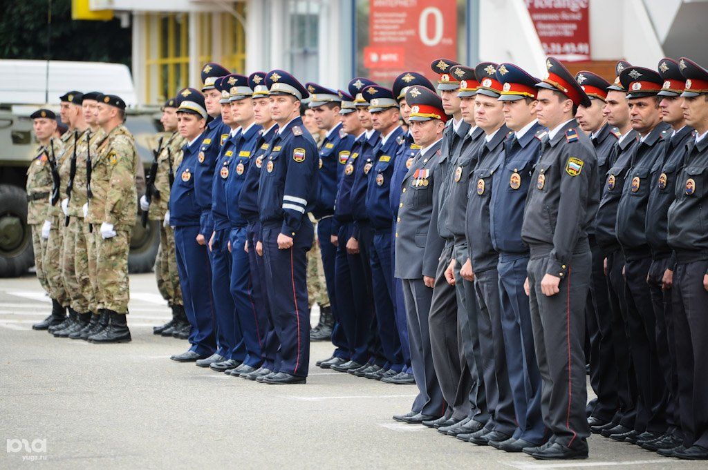 Полиция сочи. Полицейские на параде. Парад милиции. Сотрудники полиции на параде.