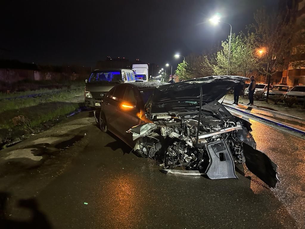 В Краснодаре 16-летний водитель на Mercedes устроил ДТП с девятью  автомобилями