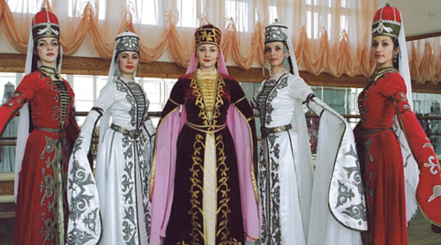 Адыгейский национальный костюм женский