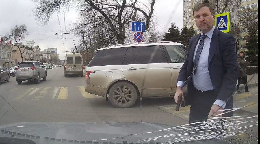  На ростовского депутата завели дело после участия в дорожном конфликте 
