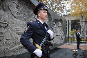 Краснодарские полицейские почтили память коллег, погибших при исполнении © Елена Синеок, ЮГА.ру