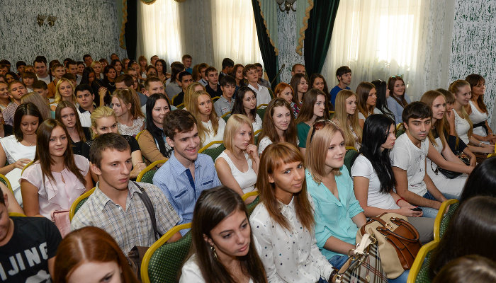 В Краснодарском филиале РЭУ им. Г.В. Плеханова приветствовали первокурсников © Михаил Ступин, ЮГА.ру