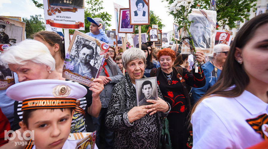 Акция "Бессмертный полк" в Краснодаре © Елена Синеок, ЮГА.ру