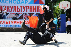 ОМОН и СОБР на Дне физкультурника в Краснодаре © Елена Синеок, ЮГА.ру