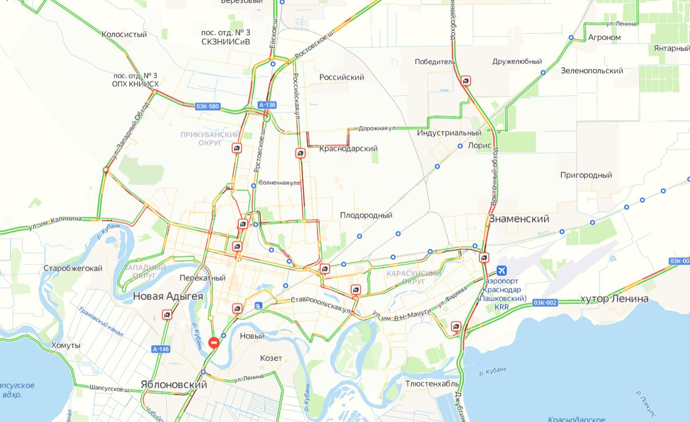 В Краснодаре утренние пробки из-за дождя достигли 7 баллов