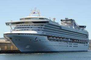 Круизное судно Diamond Princess © Фото пользователя Barrylb с сайта wikimedia.org