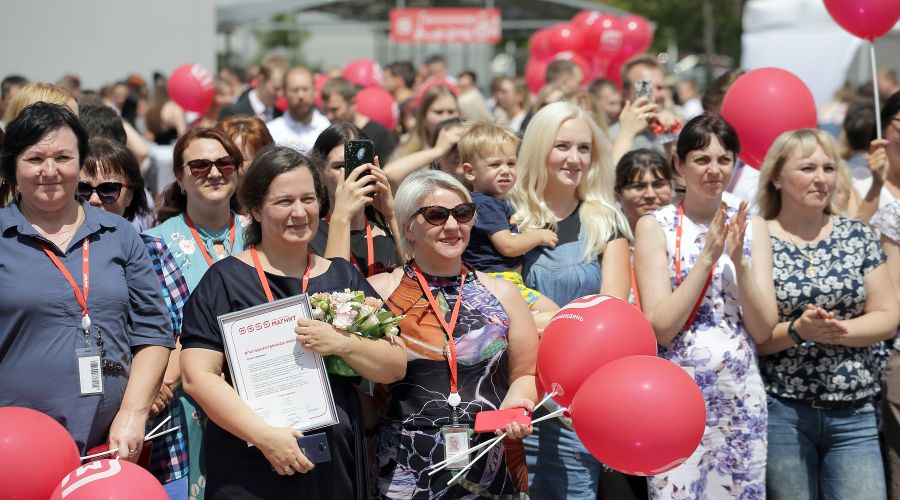 Магнит сотрудники фото