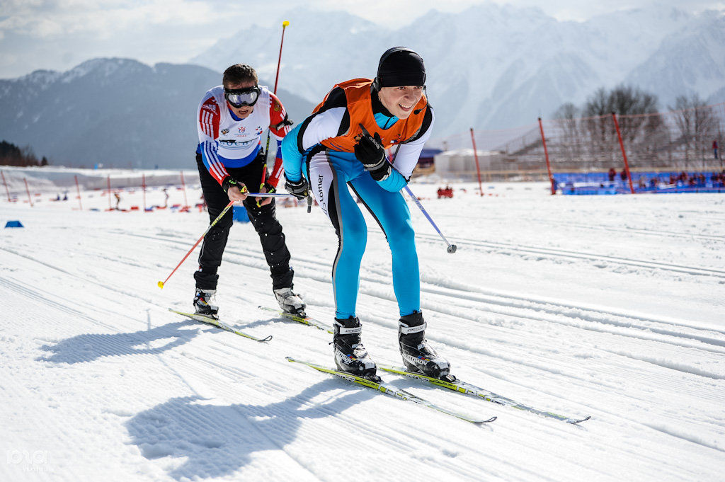 Чемпионат зимние виды спорта. Лыжные гонки. Виды спорта на лыжах. Спорт слепых лыжные гонки. Горнолыжный спорт для слепых.