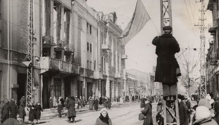 Краснодар освобожденный, угол улиц Красной и Гоголя, 1943 год © Фото с сайта myekaterinodar.ru