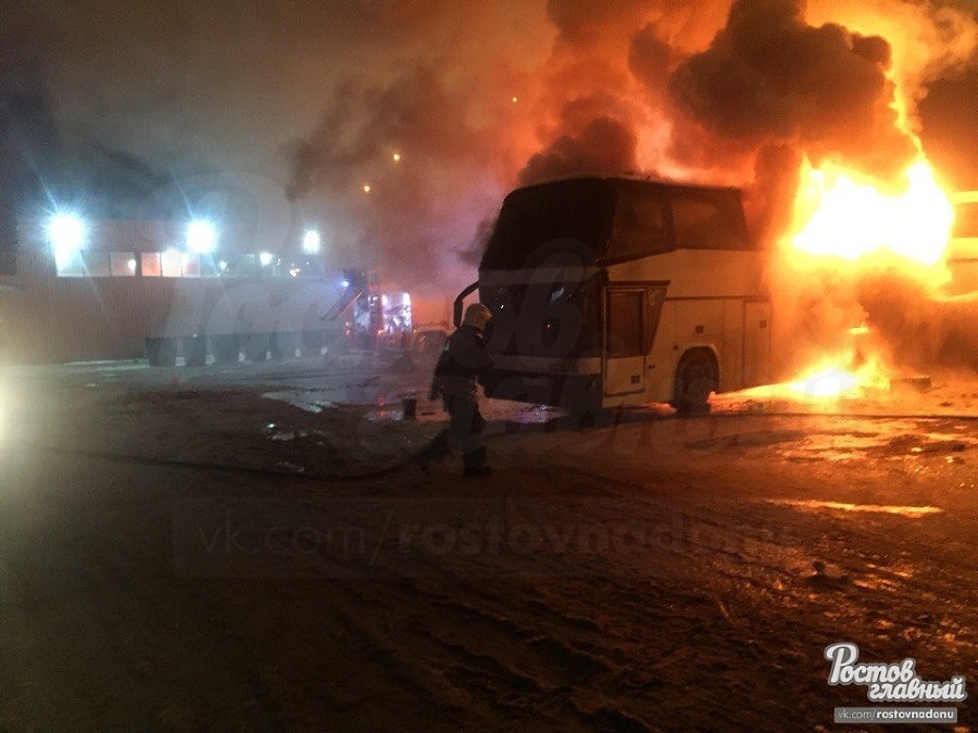  На автовокзале Ростова сгорел пассажирский автобус 