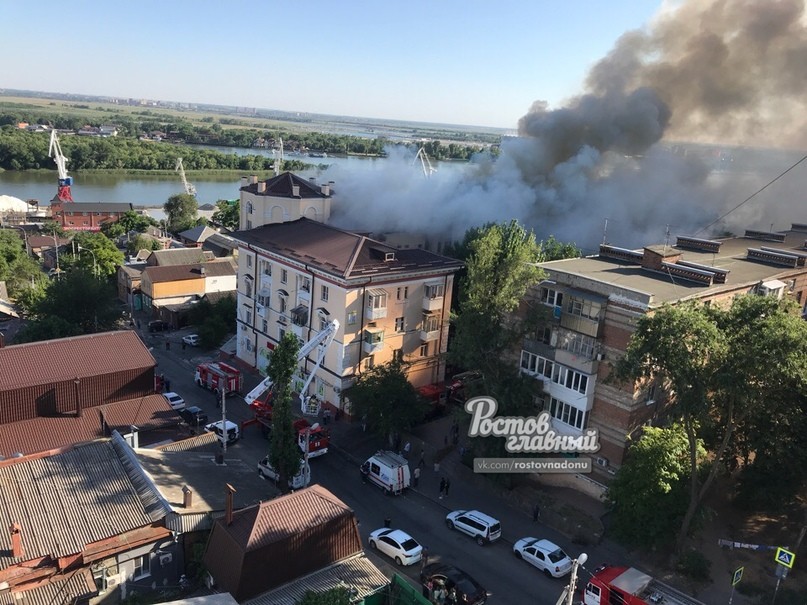  Пожар в центре Ростова мог возникнуть из-за шалости ребенка. Огонь тушили пять часов 