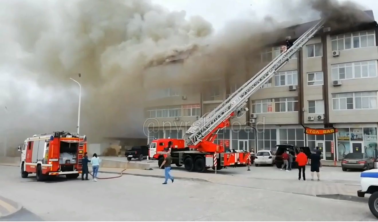 В Новороссийске рано утром загорелся дом, эвакуировали 15 человек