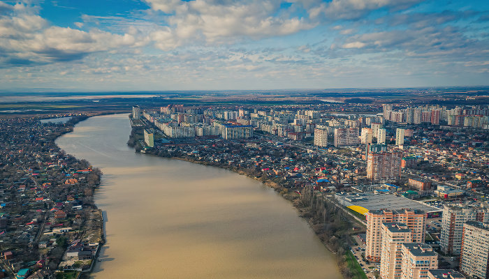 Берег Кубани между Тургеневским мостом и Юбилейным микрорайоном Краснодара © Фото Антона Быкова, Юга.ру